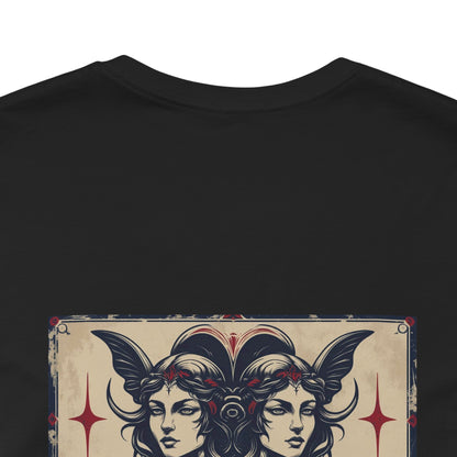 Gemelli - T-shirt con segno zodiacale gotico. Grafica blu sul retro. Segno zodiacale nell'ombra.