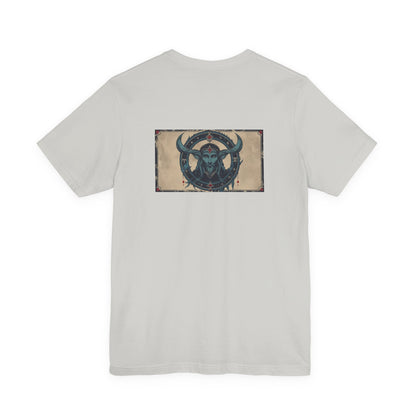 Capricorno - T-shirt con segno zodiacale gotico. Grafica blu sul retro. Segno zodiacale nell'ombra.