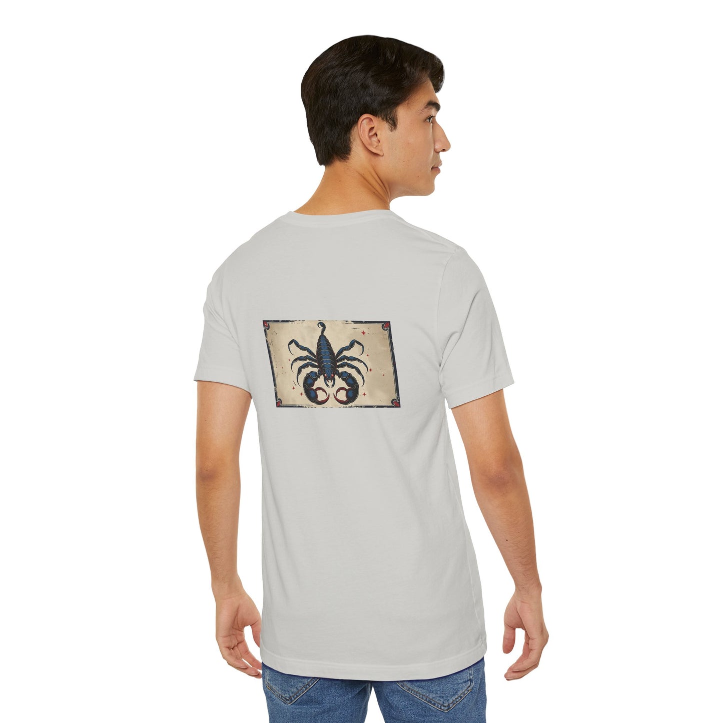 Scorpione - T-shirt con segno zodiacale gotico. Grafica blu sul retro. Segno zodiacale nell'ombra.