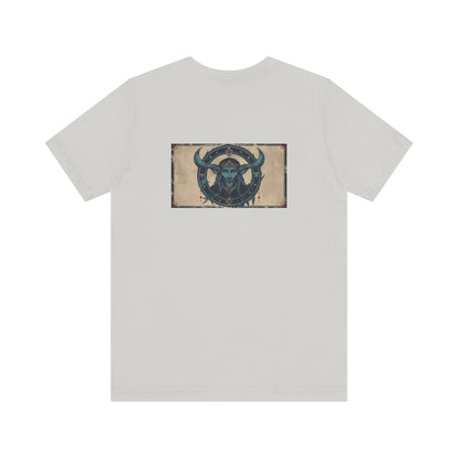 Capricorno - T-shirt con segno zodiacale gotico. Grafica blu sul retro. Segno zodiacale nell'ombra.