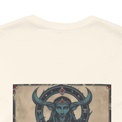 Capricorno - T-shirt con segno zodiacale gotico. Grafica blu sul retro. Segno zodiacale nell'ombra.