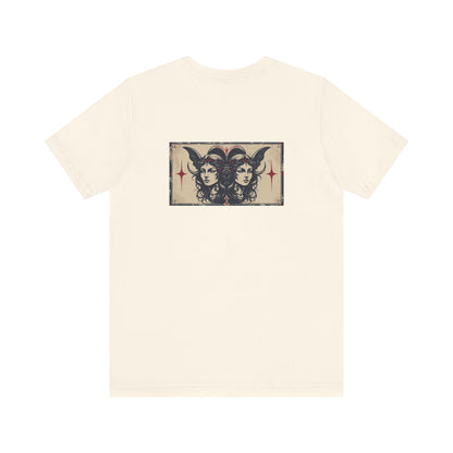 Gemelli - T-shirt con segno zodiacale gotico. Grafica blu sul retro. Segno zodiacale nell'ombra.