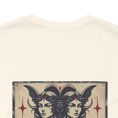 Gemelli - T-shirt con segno zodiacale gotico. Grafica blu sul retro. Segno zodiacale nell'ombra.