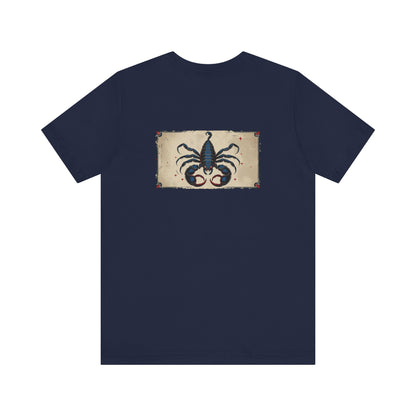 Scorpione - T-shirt con segno zodiacale gotico. Grafica blu sul retro. Segno zodiacale nell'ombra.