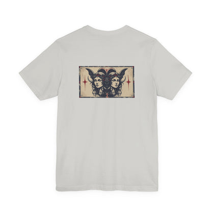 Gemelli - T-shirt con segno zodiacale gotico. Grafica blu sul retro. Segno zodiacale nell'ombra.